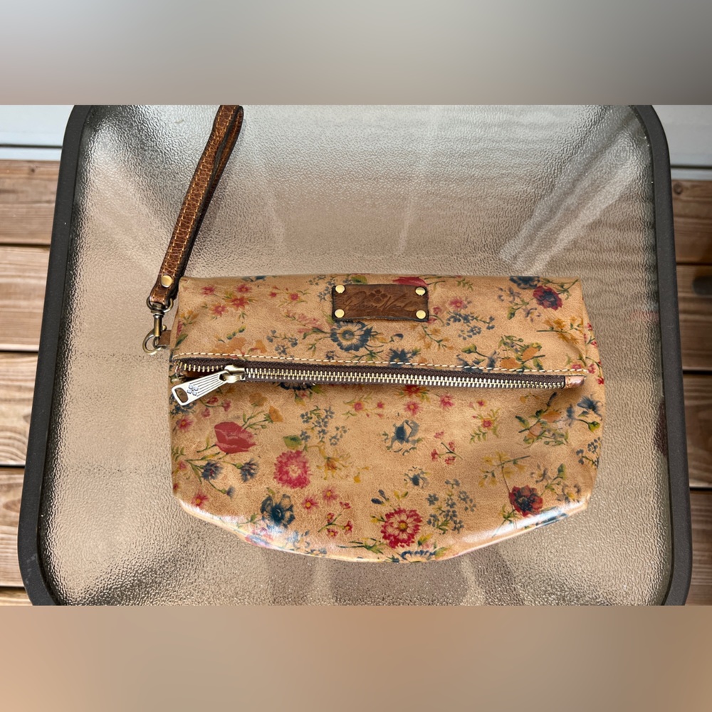 PATRICIA NASH Valerie PRAIRIE ROSE FLORAL Leather Foldover Wristlet Clutch - Picture 1 of 12